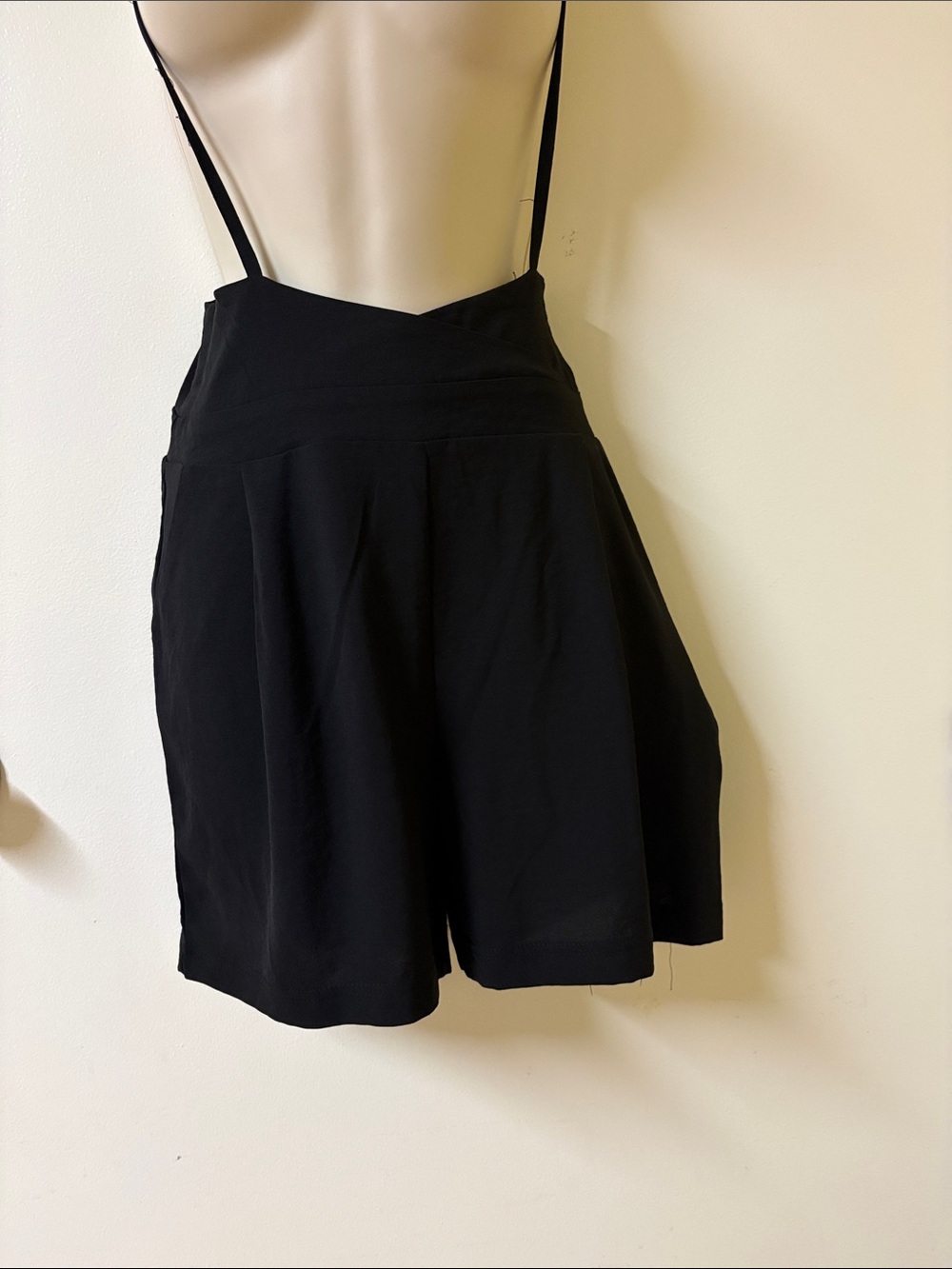 like an angel Black High-Waist Pleated Women's Shorts
